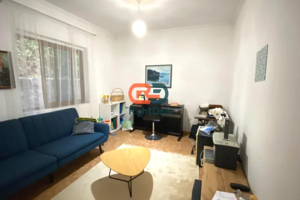 Shtepi ne shitje Shtepi Private ne Tirane, 2+1, Mobilimi E mobiluar, Pagesa 250,000  Euro.