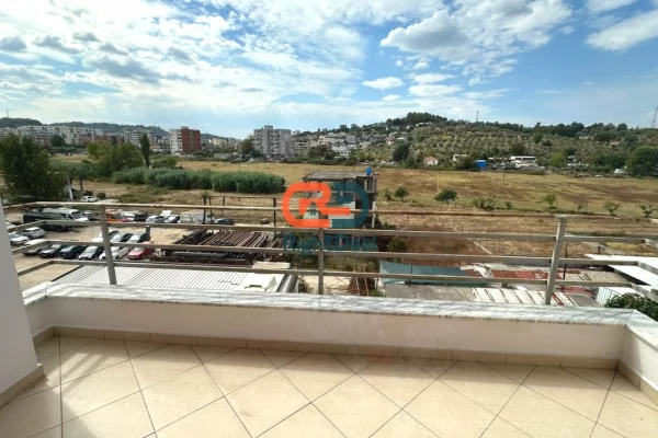 Shtepi ne shitje Apartament ne Tirane, 2+1, Mobilimi Bosh, pa mobiluar, Pagesa 170,000  Euro.