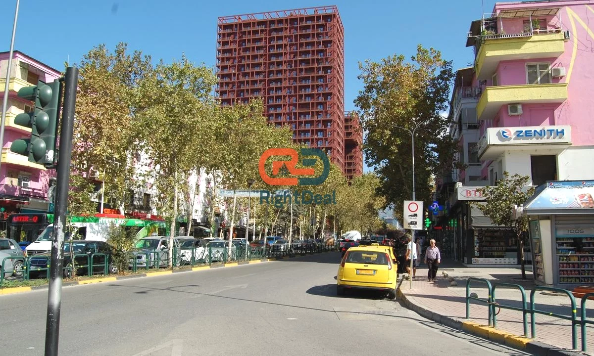 Shtepi ne shitje Apartament ne Tirane, 2+1, Mobilimi Bosh, pa mobiluar, Pagesa 258,000  Euro.