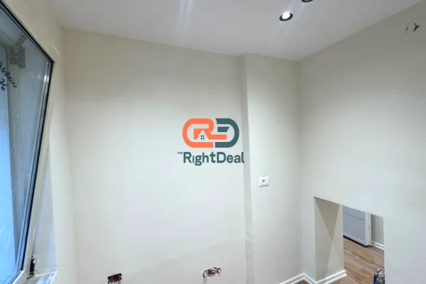 Shtepi ne shitje Apartament ne Tirane, Garsoniere, Mobilimi Bosh, pa mobiluar, Pagesa 110,000  Euro.