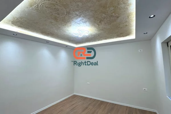 Shtepi ne shitje Apartament ne Tirane, Garsoniere, Mobilimi Bosh, pa mobiluar, Pagesa 110,000  Euro.