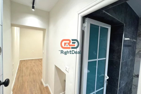 Shtepi ne shitje Apartament ne Tirane, Garsoniere, Mobilimi Bosh, pa mobiluar, Pagesa 110,000  Euro.