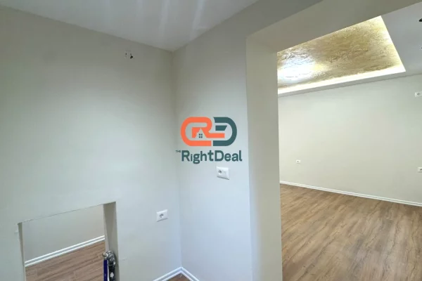 Shtepi ne shitje Apartament ne Tirane, Garsoniere, Mobilimi Bosh, pa mobiluar, Pagesa 110,000  Euro.