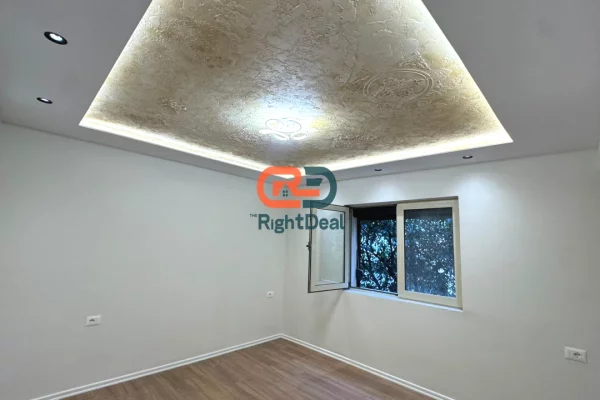 Shtepi ne shitje Apartament ne Tirane, Garsoniere, Mobilimi Bosh, pa mobiluar, Pagesa 110,000  Euro.