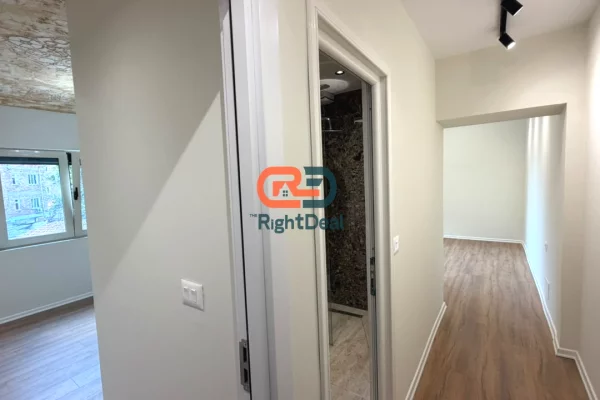 Shtepi ne shitje Apartament ne Tirane, 1+1, Mobilimi Bosh, pa mobiluar, Pagesa 140,000  Euro.