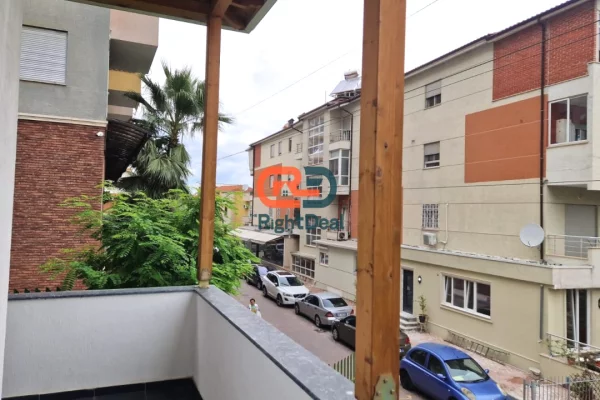 Shtepi ne shitje Apartament ne Tirane, 2+1, Mobilimi E mobiluar, Pagesa 258,000  Euro.