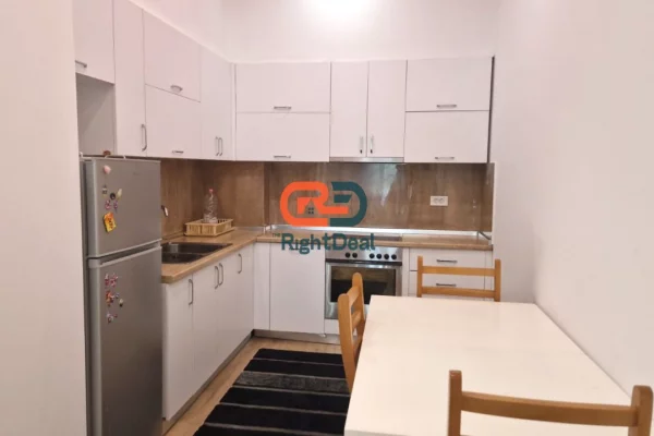 Shtepi ne shitje Apartament ne Tirane, 2+1, Mobilimi E mobiluar, Pagesa 258,000  Euro.