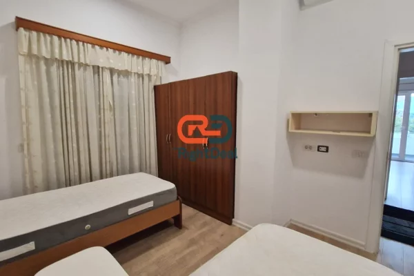 Shtepi ne shitje Apartament ne Tirane, 2+1, Mobilimi E mobiluar, Pagesa 258,000  Euro.