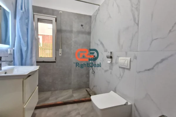 Shtepi ne shitje Apartament ne Tirane, 2+1, Mobilimi E mobiluar, Pagesa 258,000  Euro.