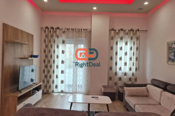 Shtepi ne shitje Apartament ne Tirane, 2+1, Mobilimi E mobiluar, Pagesa 258,000  Euro.