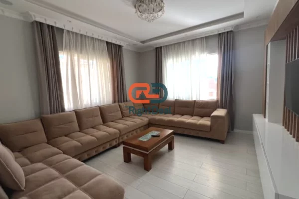 Shtepi me qera Vila Luksoze ne Tirane, 7+1, Mobilimi E mobiluar, Pagesa 4,000  Euro.