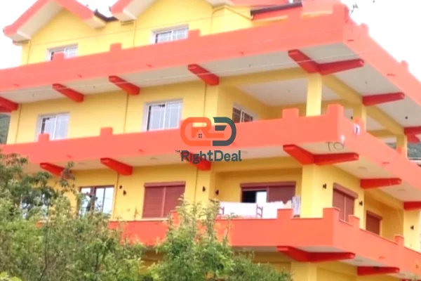Shtepi me qera Vila Luksoze ne Tirane, 7+1, Mobilimi E mobiluar, Pagesa 4,000  Euro.