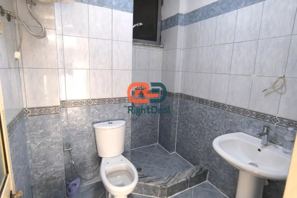 Shtepi ne shitje Apartament ne Tirane, 2+1, Mobilimi Bosh, pa mobiluar, Pagesa 125,000  Euro.