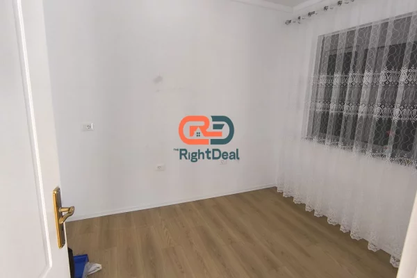 Shtepi ne shitje Apartament ne Tirane, 2+1, Mobilimi Bosh, pa mobiluar, Pagesa 125,000  Euro.