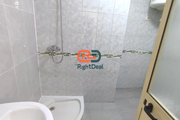 Shtepi ne shitje Apartament ne Tirane, 2+1, Mobilimi Bosh, pa mobiluar, Pagesa 125,000  Euro.