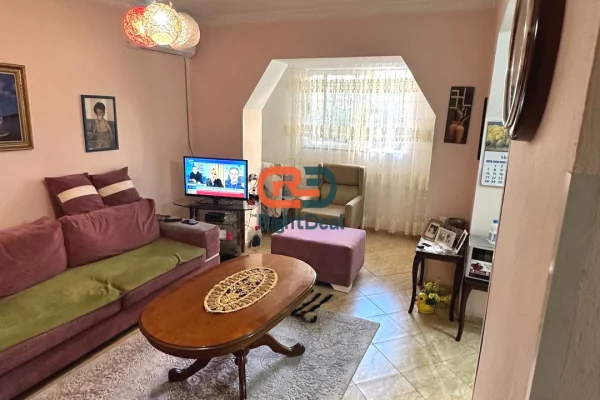 Shtepi ne shitje Apartament ne Tirane, 2+1, Mobilimi Bosh, pa mobiluar, Pagesa 228,000  Euro.