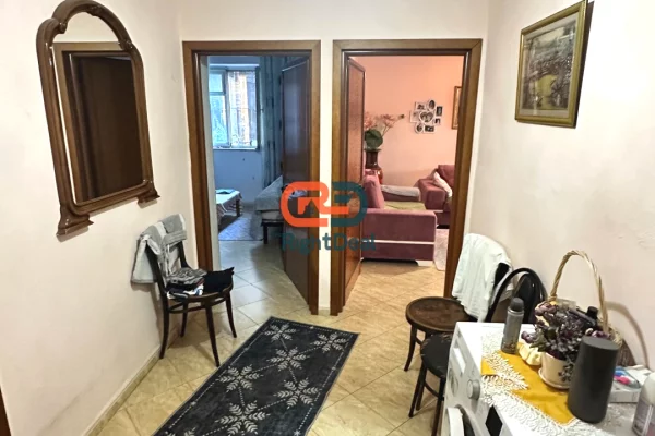 Shtepi ne shitje Apartament ne Tirane, 2+1, Mobilimi Bosh, pa mobiluar, Pagesa 228,000  Euro.