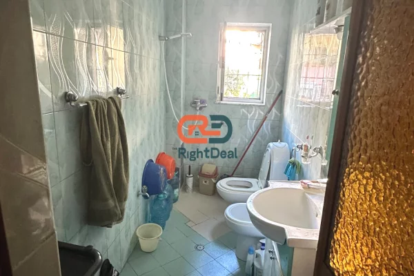 Shtepi ne shitje Apartament ne Tirane, 2+1, Mobilimi Bosh, pa mobiluar, Pagesa 228,000  Euro.