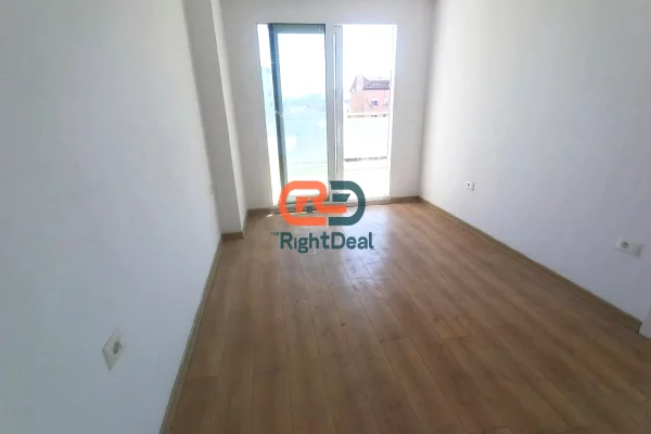 Shtepi me qera Apartament ne Tirane, 1+1, Mobilimi Bosh, pa mobiluar, Pagesa 550  Euro.