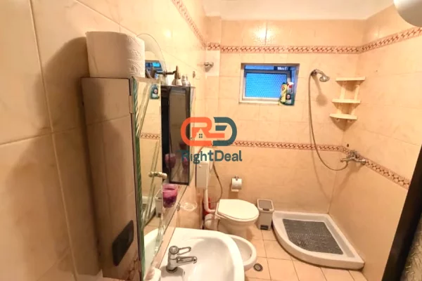 Shtepi me qera Apartament ne Tirane, 2+1, Mobilimi E mobiluar, Pagesa 550  Euro.