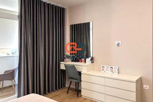 Shtepi ne shitje Apartament ne Tirane, 2+1, Mobilimi E mobiluar, Pagesa 270,000  Euro.