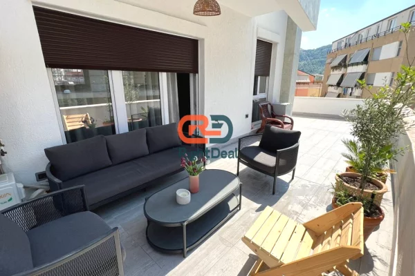 Shtepi ne shitje Apartament ne Tirane, 2+1, Mobilimi E mobiluar, Pagesa 280,000  Euro.