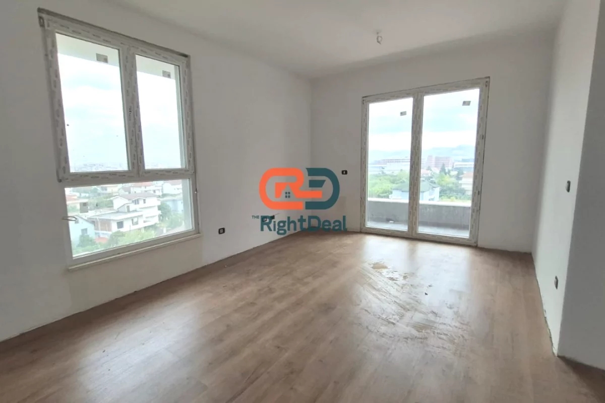 Shtepi ne shitje Apartament ne Tirane, 2+1, Mobilimi Bosh, pa mobiluar, Pagesa 133,000  Euro.