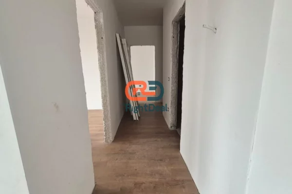 Shtepi ne shitje Apartament ne Tirane, 2+1, Mobilimi Bosh, pa mobiluar, Pagesa 133,000  Euro.