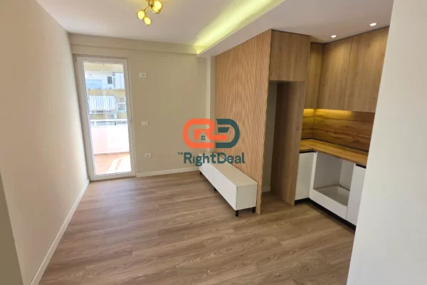 Tek Komuna E Parisit, Shitet Apartament 1+1 Ideal Per Investim !!!