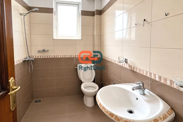Shtepi ne shitje Apartament ne Tirane, 3+1, Mobilimi Bosh, pa mobiluar, Pagesa 326,000  Euro.