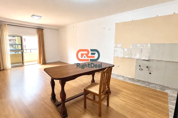 Shtepi ne shitje Apartament ne Tirane, 3+1, Mobilimi Bosh, pa mobiluar, Pagesa 326,000  Euro.