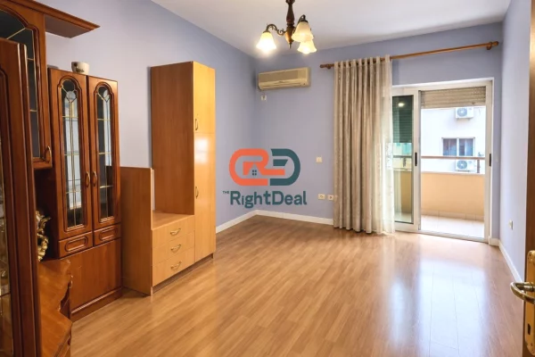 Shtepi ne shitje Apartament ne Tirane, 3+1, Mobilimi Bosh, pa mobiluar, Pagesa 326,000  Euro.