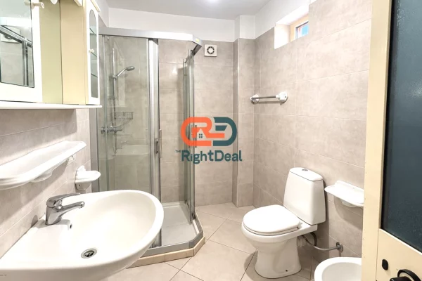Shtepi ne shitje Apartament ne Tirane, 3+1, Mobilimi Pjeserisht e mobiluar, Pagesa 200,000  Euro.