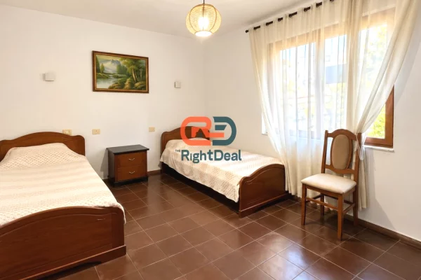 Shtepi ne shitje Apartament ne Tirane, 3+1, Mobilimi Pjeserisht e mobiluar, Pagesa 200,000  Euro.