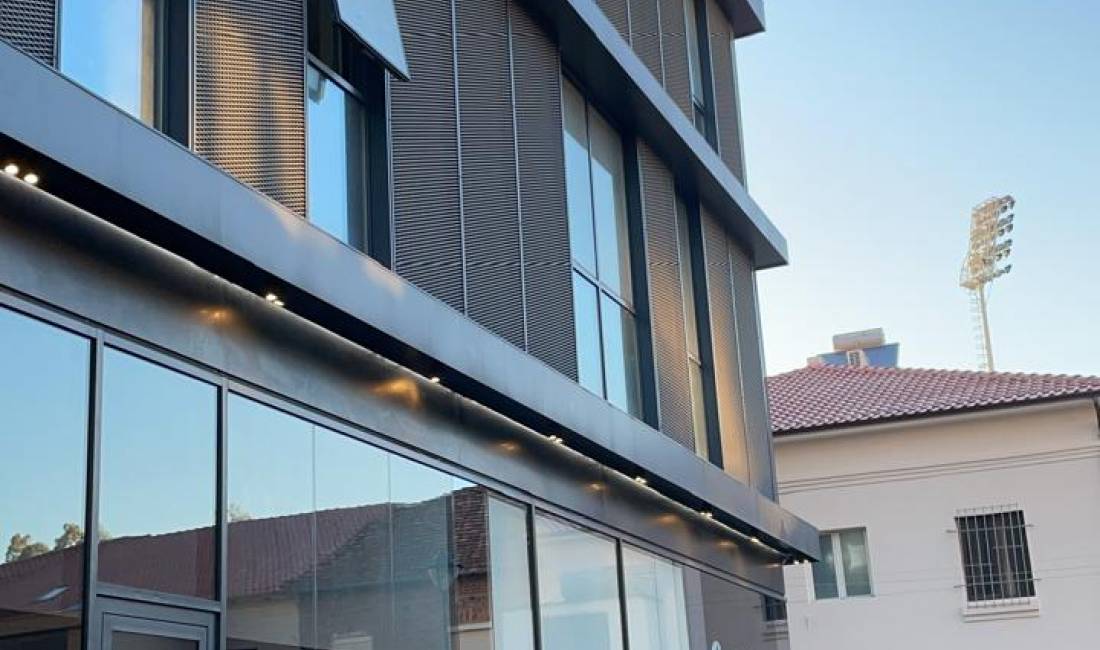 Jepet me qera ambient biznesi te Ish Shushica, prane Luis Medical Center. 