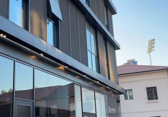 Jepet me qera ambient biznesi te Ish Shushica, prane Luis Medical Center. 