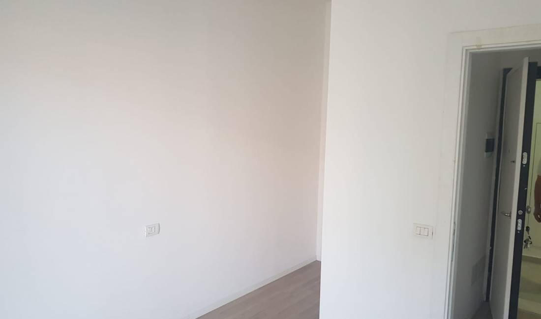 Dyqan me qera te kompleksi Molla perball