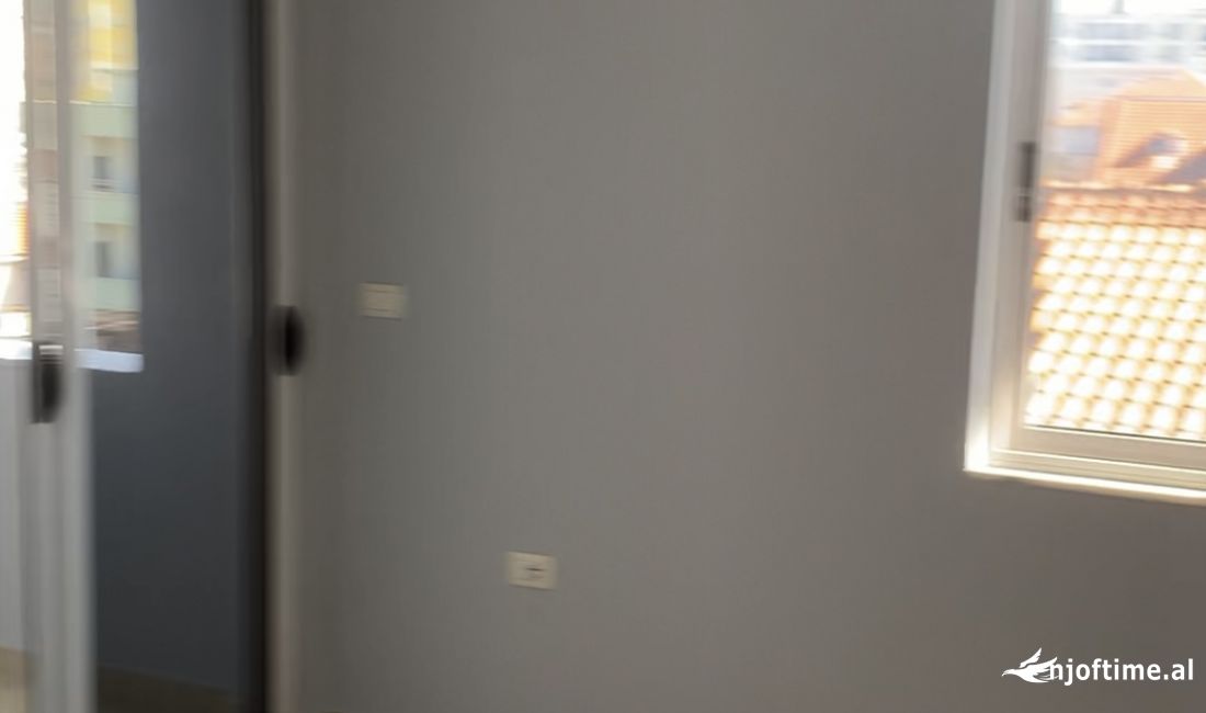 Shtepi me qera Apartament ne Tirane, 2+1, Mobilimi Pjeserisht e mobiluar, Pagesa 28,000  Leke.