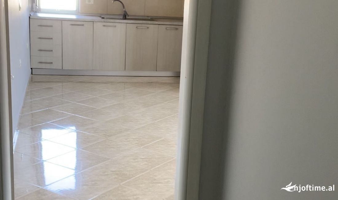 Shtepi me qera Apartament ne Tirane, 2+1, Mobilimi Pjeserisht e mobiluar, Pagesa 27,900  Leke.