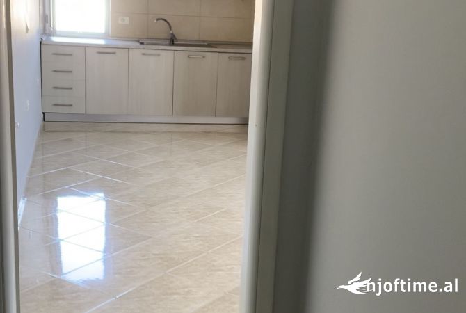 2+1 Apartament me Qera 