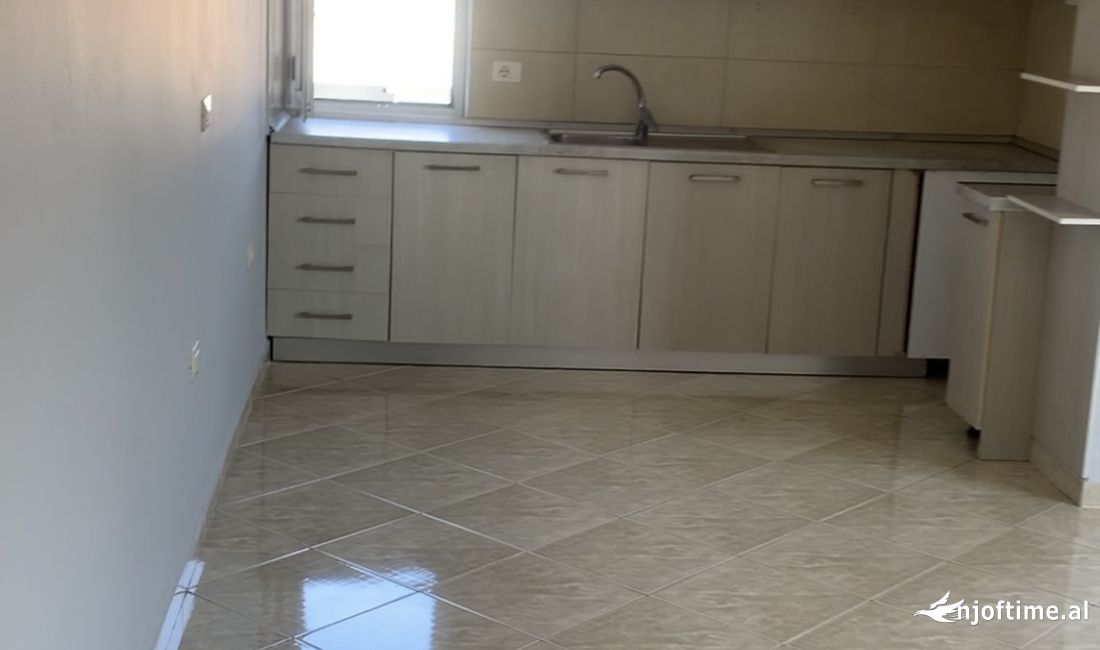 Shtepi me qera Apartament ne Tirane, 2+1, Mobilimi Pjeserisht e mobiluar, Pagesa 27,500  Leke.