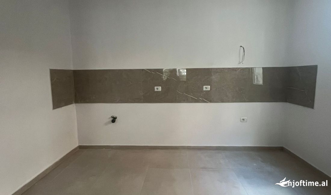 35000Euro Me Hipoteke Shitet Dyqan Astir 