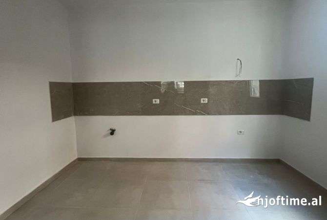 35000€ Me Hipoteke Shitet Dyqan Astir 