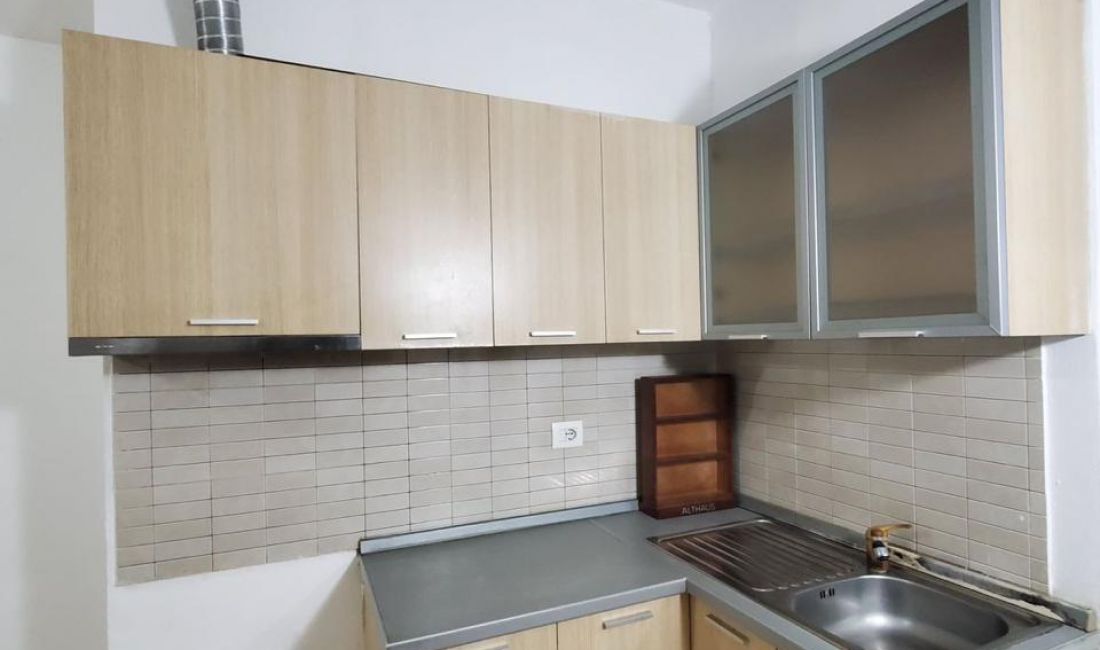 Shtepi me qera Apartament ne Tirane, 2+1, Mobilimi Pjeserisht e mobiluar, Pagesa 29,000  Leke.