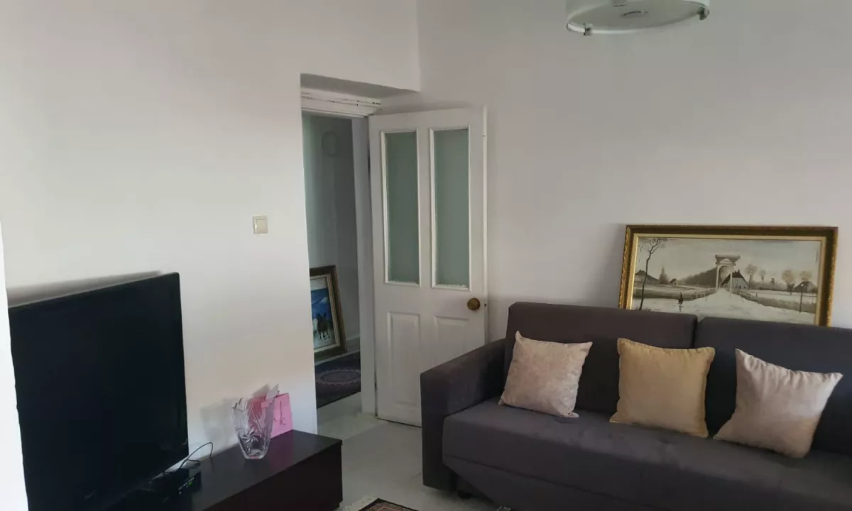 Shtepi me qera Apartament ne Tirane, 1+1, Mobilimi E mobiluar, Pagesa 500  Euro.
