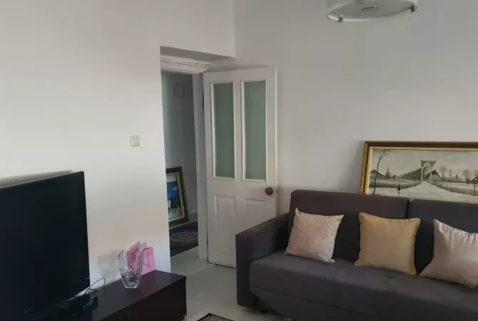 Jepet me Qera Apartament 1+1 Mobiluar