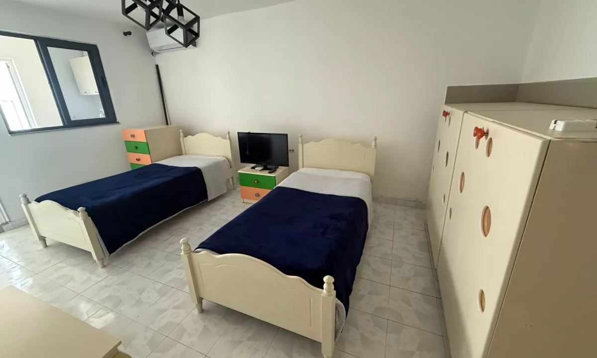 Shtepi me qera Shtepi Private ne Tirane, Garsoniere, Mobilimi E mobiluar, Pagesa 22,000  Leke.