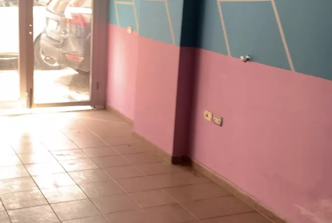 Shitet Dyqan 35m2 ne Astir 40000€ 