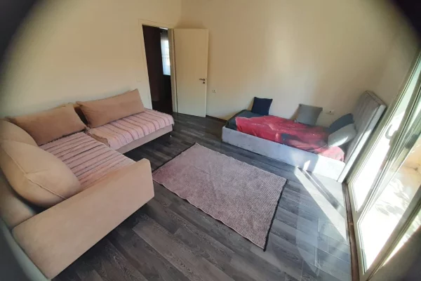 Jepet me Qera 2+1 e mobiluar me Parking 40000 Leke