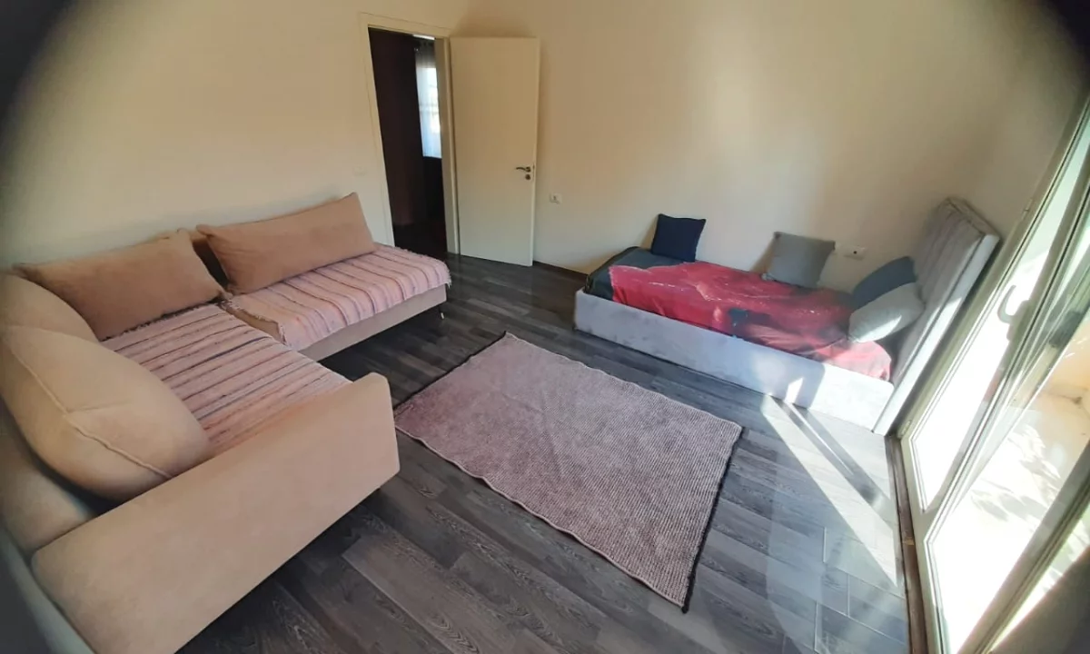 Shtepi me qera Shtepi Private ne Tirane, 2+1, Mobilimi E mobiluar, Pagesa 40,000  Leke.